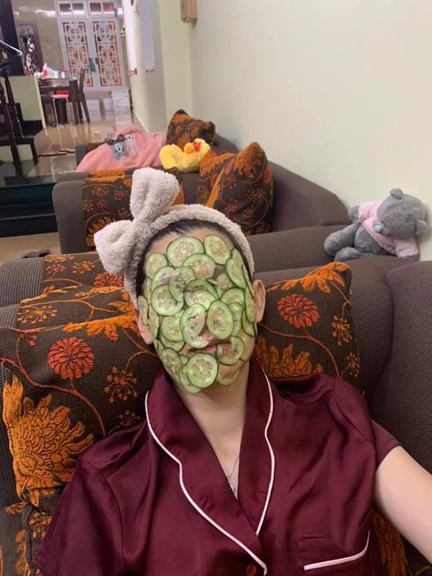 Đi làm về muộn, chồng dựng tóc gáy nhìn thấy vợ trong bộ dạng không giống ai-2