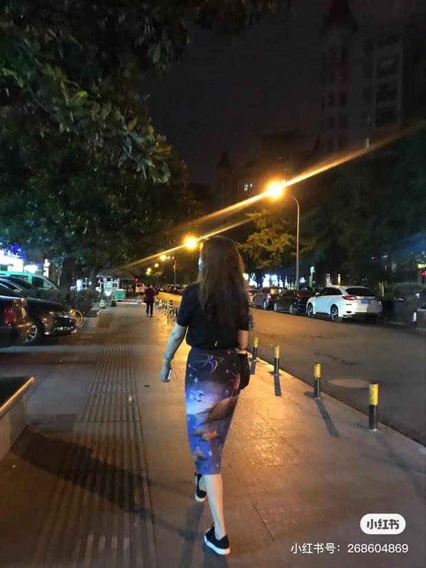 Con gái khoe có mẹ 53 tuổi vẫn trẻ xinh bất chấp, dân mạng hoảng hốt vì mình mới 23 tuổi mà đã dừ quá-5