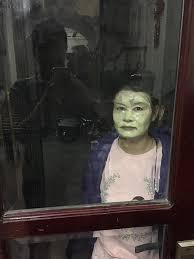 Đi làm về muộn, chồng dựng tóc gáy nhìn thấy vợ trong bộ dạng không giống ai-5