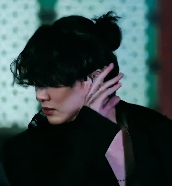 Khoe khéo bờ ngực vạm vỡ Jungkook BTS lập tức gây sốt toàn cầu-8