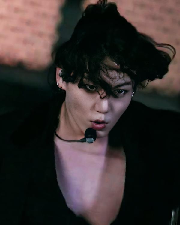 Khoe khéo bờ ngực vạm vỡ Jungkook BTS lập tức gây sốt toàn cầu-9