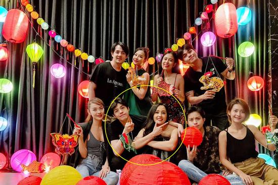 Đông Nhi đăng ảnh hội bạn thân nhưng dân tình chỉ 'chăm chăm' vào vị trí đặt tay của Noo Phước Thịnh lên người Mai Phương Thúy