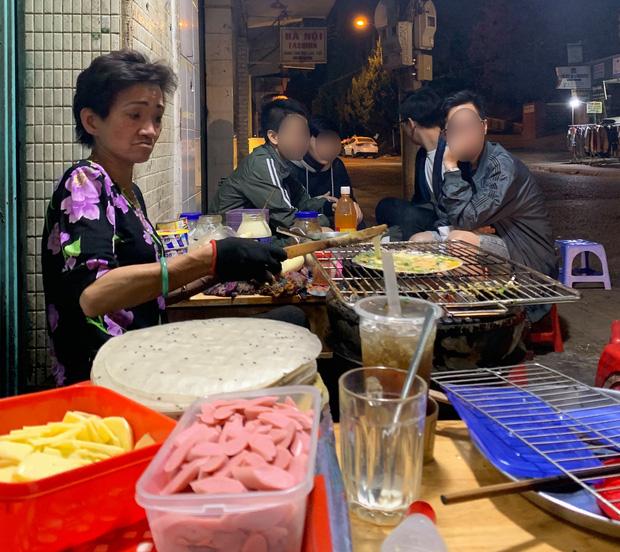 Lại thêm người tố bánh tráng bà khùng quát nạt khách, cấm không cho chụp ảnh dù chỉ là chụp kỷ niệm?-3