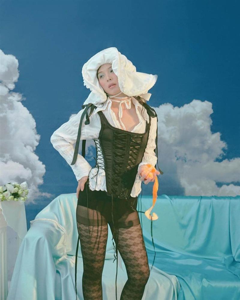 Rosé diện thiết kế của thương hiệu Việt lên MV-2