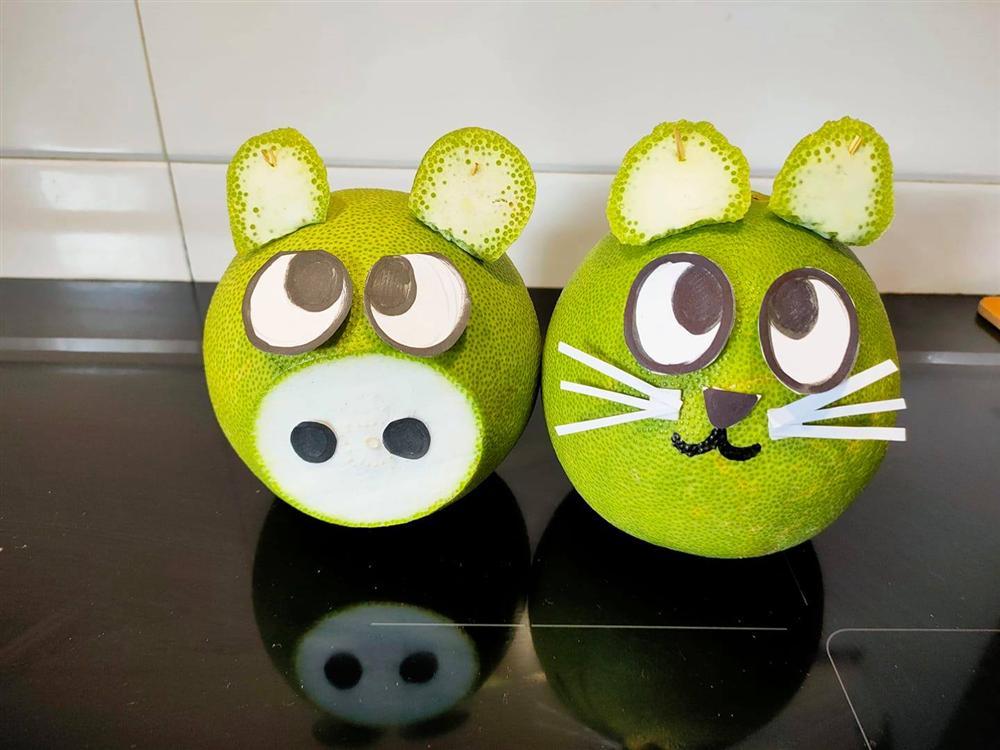 Mẹ Hà Nội khéo tay chỉ cách tỉa quả bưởi trang trí mâm cỗ Trung thu-5