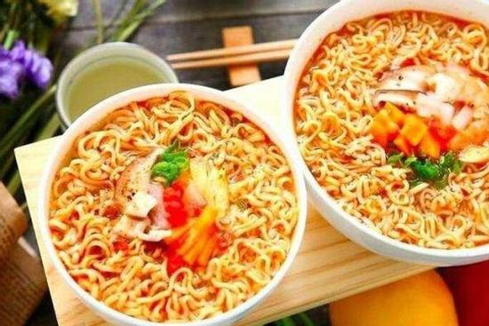 Nấu mì tôm, đừng cho luôn vào nồi, thêm một bước nữa mì vừa ngon lại đỡ hại sức khỏe