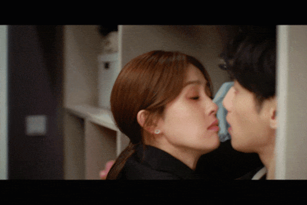 Hậu trường cảnh hôn nóng rực, đập vào tường lột cả y phục trong phim Trung Quốc-2