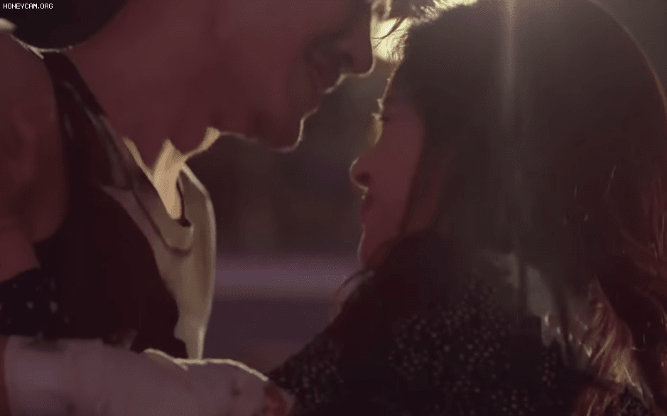 Hậu trường cảnh hôn nóng rực, đập vào tường lột cả y phục trong phim Trung Quốc-8