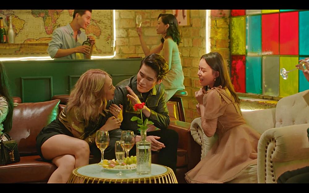 ĐÚNG CŨNG THÀNH SAI của Mỹ Tâm đẹp thì có đẹp nhưng chưa xứng tầm-2