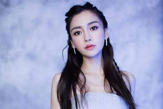 Bị chê diễn dở, Angela Baby trầm cảm, khóc mỗi đêm