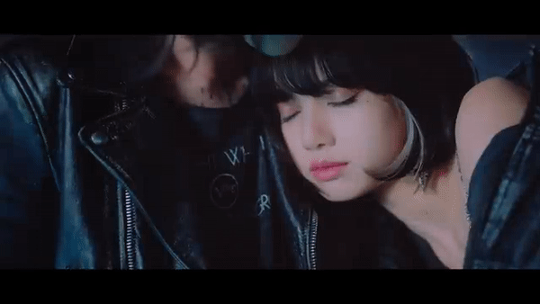 Teaser Lovesick Girls: Người chạy điên cuồng, kẻ khóc đỏ mắt chỉ riêng Lisa được tựa vai trai lạ-4