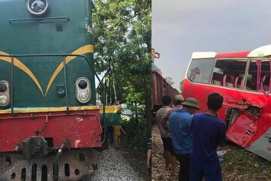 Tàu hỏa đâm xe đưa đón học sinh: Người dân đã nhắc, tài xế vẫn cố tình vượt