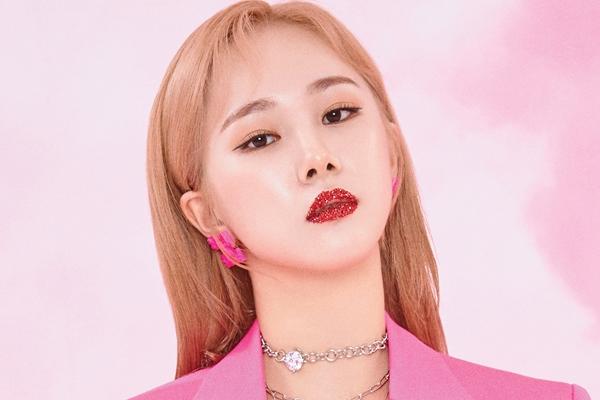 Là trụ cột Everglow, tưởng tỏa sáng ai ngờ Mia lại bị chê lố mắc mệt-1