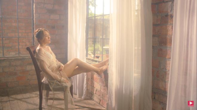 Chị đại Mỹ Tâm mặc gì mà được khen nức nở trong MV Đúng Cũng Thành Sai-11