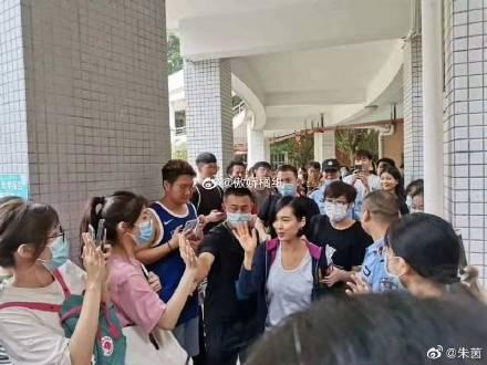 Ngỡ ngàng nhan sắc tình cũ Châu Tinh Trì ở tuổi 49-3