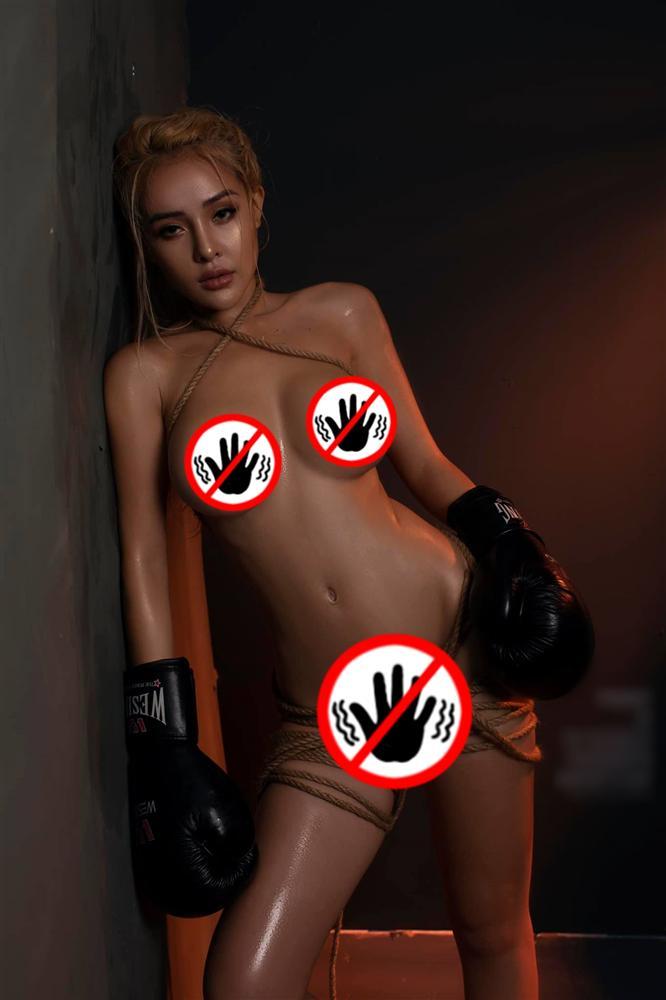 Emily - Ngọc Trinh lên đồ xấu mấy cũng không phản cảm bằng quả bom sex Ngân 98-5