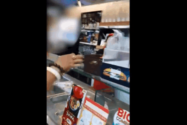 Clip: Nhóm thanh niên vác gậy lao vào hỗn chiến kinh hoàng ở Thái Nguyên-2