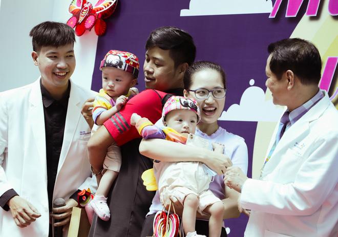 Trúc Nhi - Diệu Nhi tươi như hoa đón Trung thu cùng bố mẹ trong bệnh viện-7