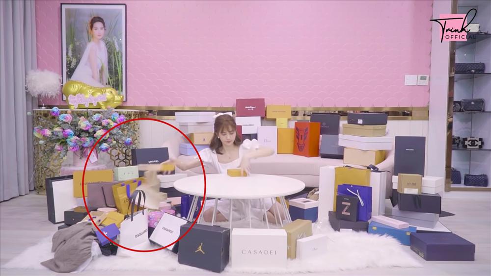 Vũ Khắc Tiệp chuyển khoản 2 tỷ mừng sinh nhật Ngọc Trinh: Thánh chém gió là đây?-1