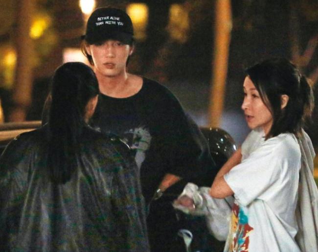 Tiêu Á Hiên sống chung với bạn trai-2