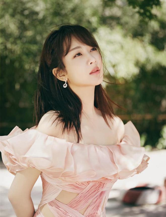 Dương Tử mặc váy giống Hồ Ngọc Hà-1