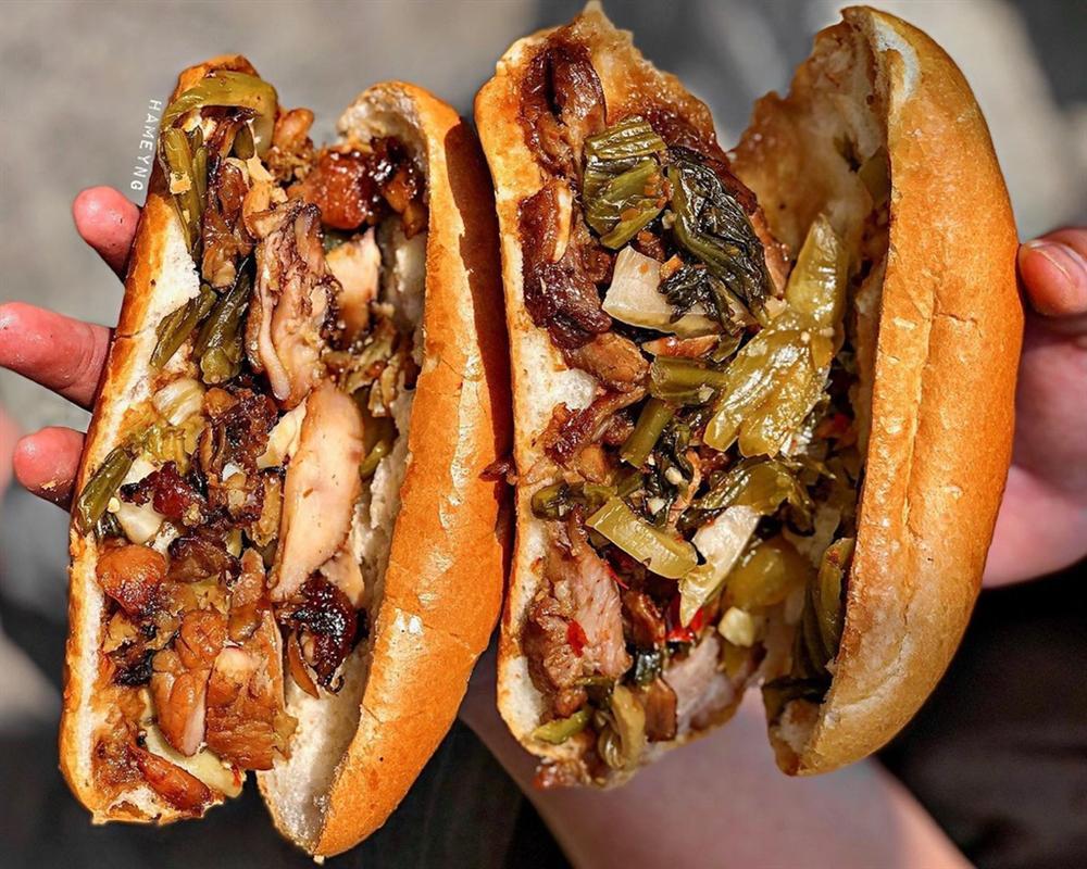 Món bánh mì yêu nước độc nhất vô nhị ở Hà Nội khiến dân tình thi nhau thả like-9