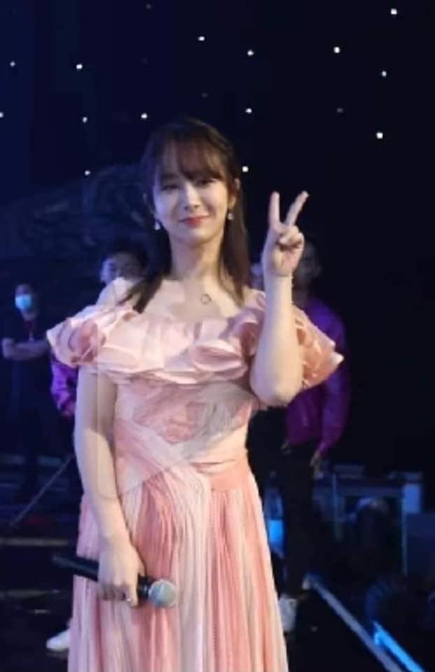 Dương Tử bị bóc body thật không như mơ trên sóng trực tiếp-8