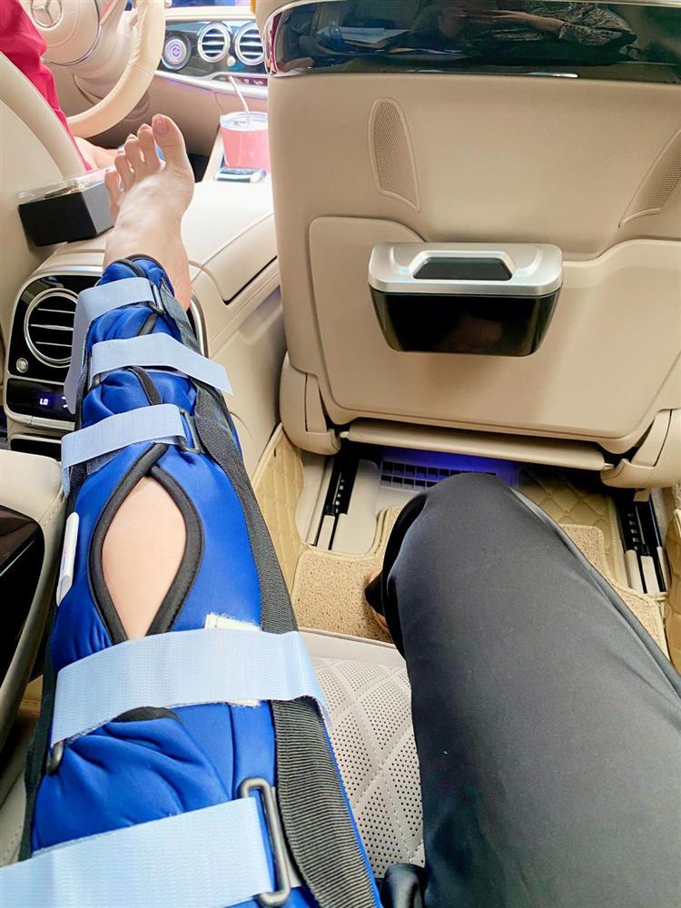 Nhật Kim Anh gặp tai nạn vẫn đi làm, mẹ đẻ phải ở bên dìu dắt-5