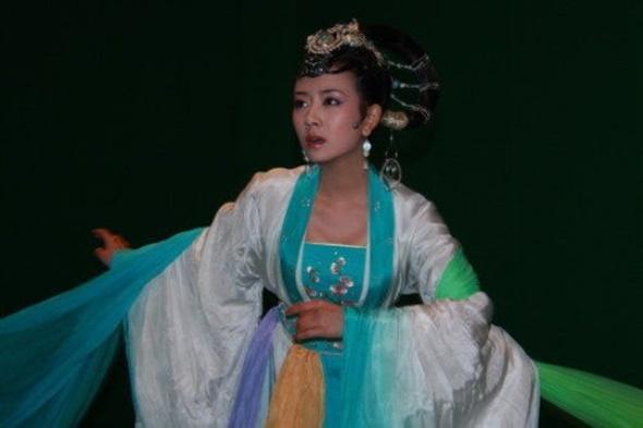 3 nàng Hằng Nga xấu nhất màn ảnh: người giống yêu tinh, kẻ quê mùa sến súa-1