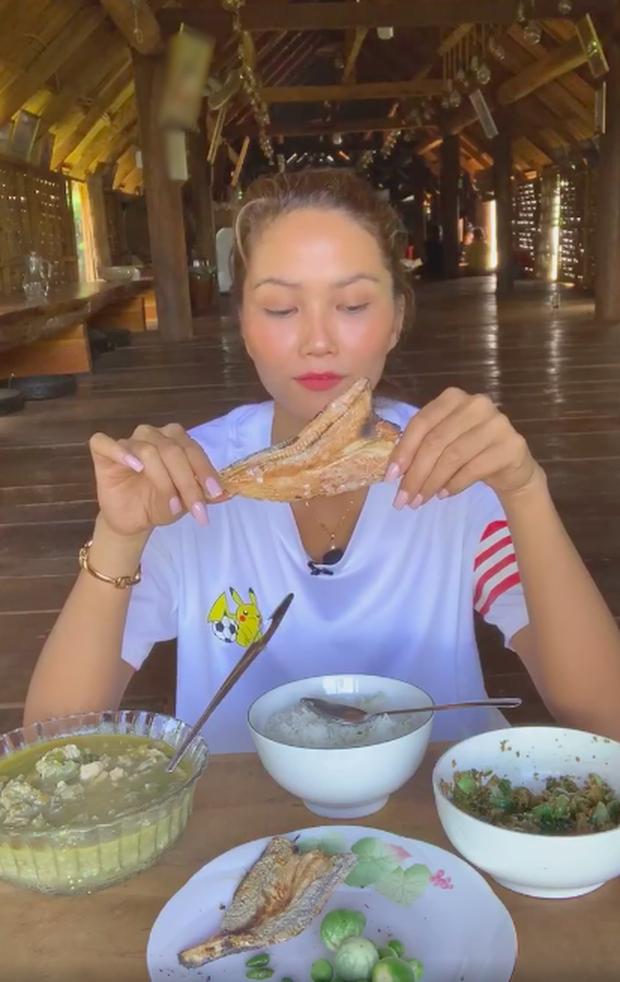 Thói quen ăn uống, sinh hoạt giản dị không ngờ của dàn sao Việt giàu có-10
