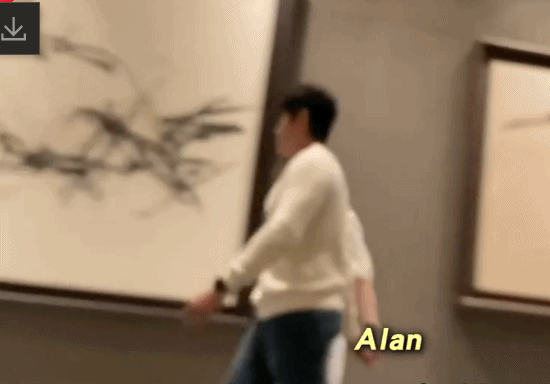 Alan gây tranh cãi với bàn tay hư trên bộ phận nhạy cảm của Trần Kiều Ân-1