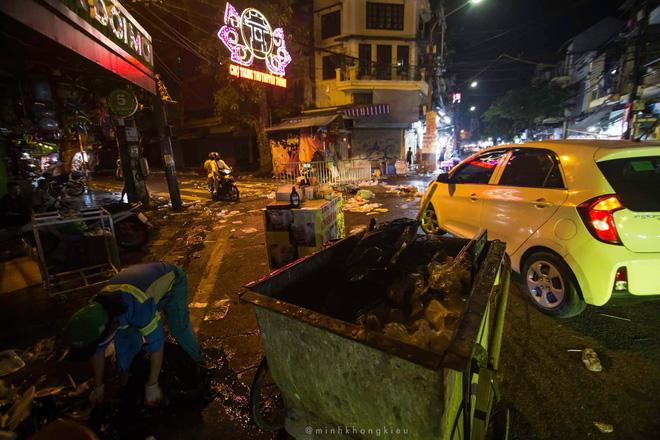 Nhà nhà đổ xô đi chơi Trung thu, tàn cuộc để lại Hà Nội ngập trong biển rác-10
