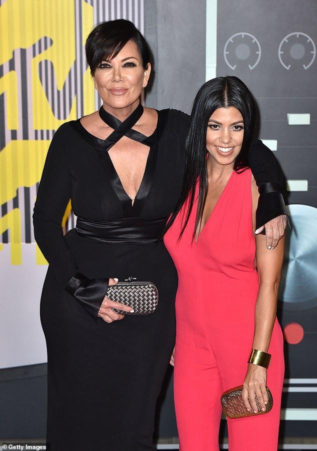 Mẹ con Kris Jenner bị kiện quấy rối tình dục-2