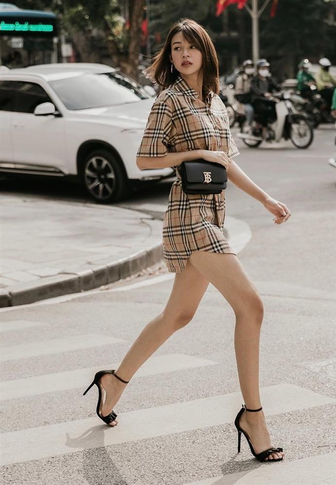 Street style Chi Pu nóng bỏng bao nhiêu thì Linh Ka lại dịu dàng bấy nhiêu-6