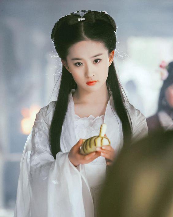 Dàn mỹ nhân bình hoa di động nức tiếng Cbiz: Sở hữu nhan sắc đẹp tới mấy cũng không cứu nổi biểu cảm mặt đơ-5