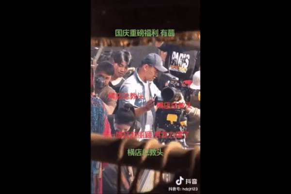 Stylist Triệu Lệ Dĩnh nhấn like bài viết khen Dương Mịch hơn bà xã Phùng Thiệu Phong mọi mặt-7