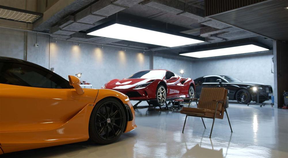 Chiếc xe đạp đầu tiên xuất hiện trong gara của vợ chồng Cường Đô La giá bao nhiêu?-9