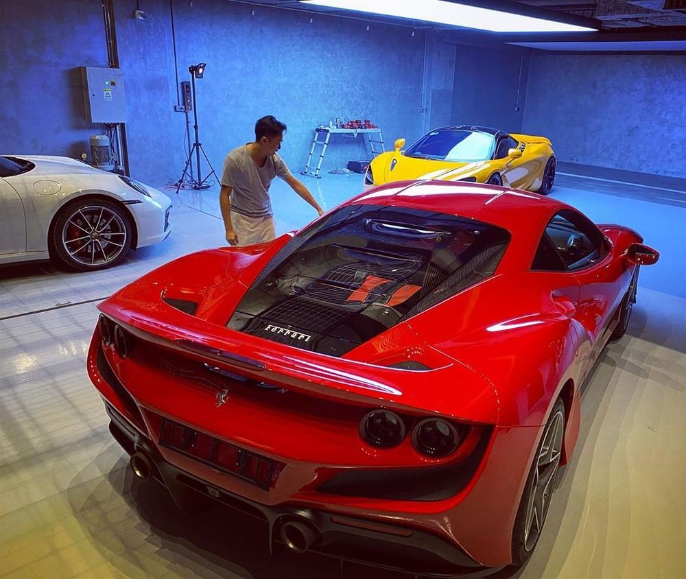 Chiếc xe đạp đầu tiên xuất hiện trong gara của vợ chồng Cường Đô La giá bao nhiêu?-11