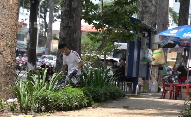 Đại gia Minh Nhựa bị mỉa mai làm màu khi lái siêu xe chục tỷ để nhặt rác-3