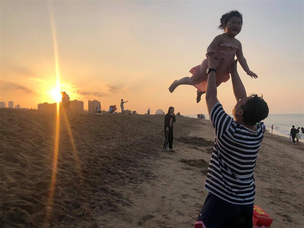 Chồng Trung Quốc hết mực yêu chiều hoa hậu Hương Giang và 2 con-5