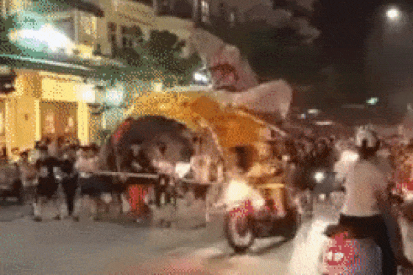 Clip: Dở khóc, dở cười với màn úp đèn vào CSGT hot nhất đêm trung thu-1