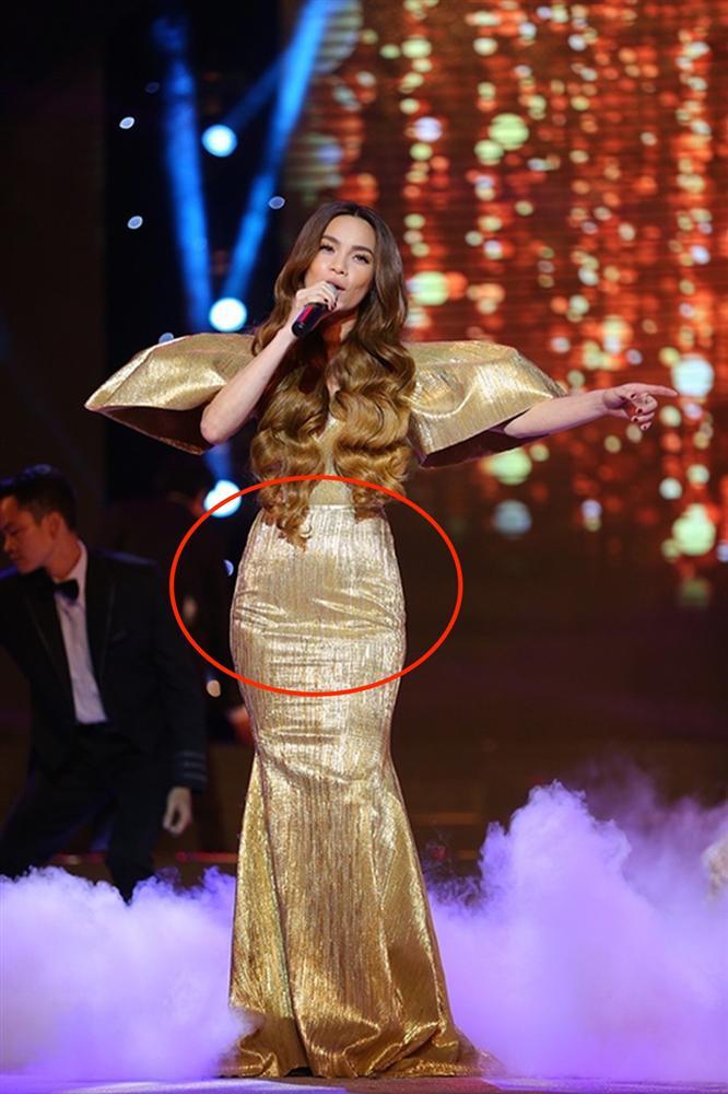 Eo 54 cm như Ngọc Trinh vẫn lộ bụng dưới ngấn mỡ như thường-6