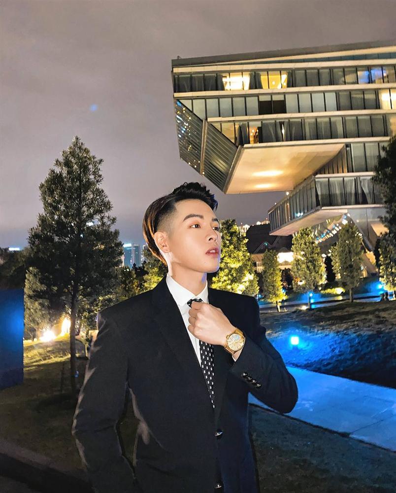 Đức Phúc mặc chiếc áo rách tươm cả chục năm dù thừa tiền sắm hàng hiệu-4