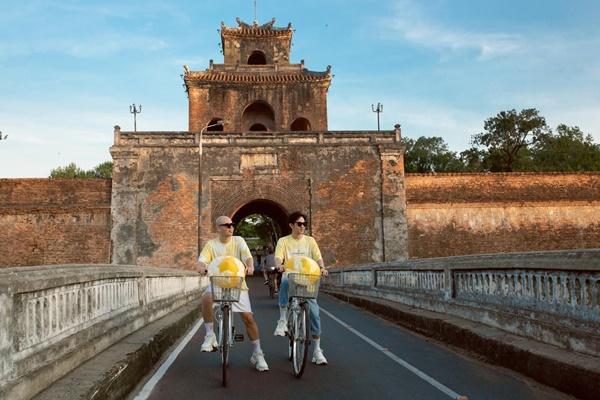 NTK Vũ Ngọc & Son: Chúng tôi là nhà thiết kế duy nhất được diễn ở Đại Nội Huế-9