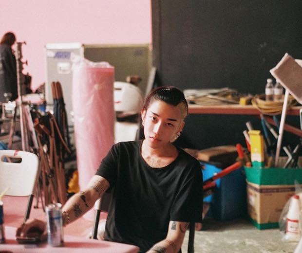 Gia thế cực khủng của nam chính trong MV BLACKPINK-9