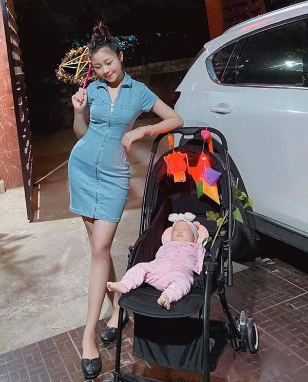 Đăng ảnh tạo dáng cầm lồng đèn, vợ cầu thủ Văn Đức gây chú ý: Vóc dáng sau sinh đẹp hơn thời con gái-3