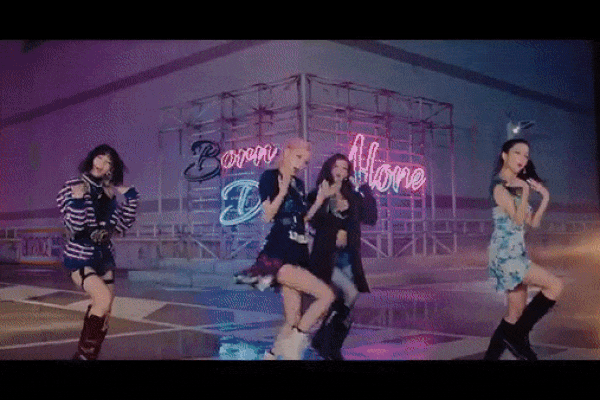 'Lovesick Girls' nhạc hay, MV đẹp vẫn bị chê 'gắng lắm rồi vẫn không thấm nổi'