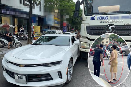 Hằng 'Túi' va chạm giao thông, dân mạng không thương còn trách bà bầu 'sai vẫn cãi'