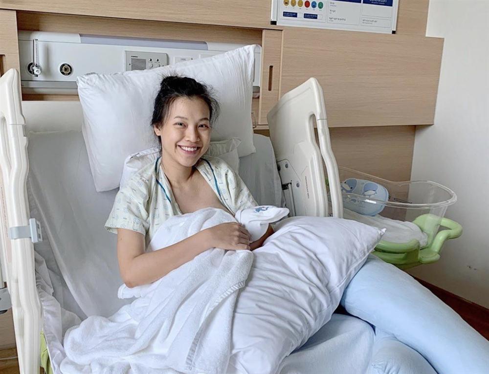 MC Hoàng Oanh vóc dáng sau sinh thế này mà vẫn bị chồng chê?-6