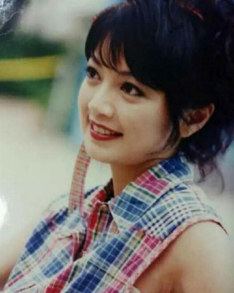 Hoa hậu Hong Kong bị chê xấu, từng cầm cố vương miện trả nợ bây giờ ra sao?-3